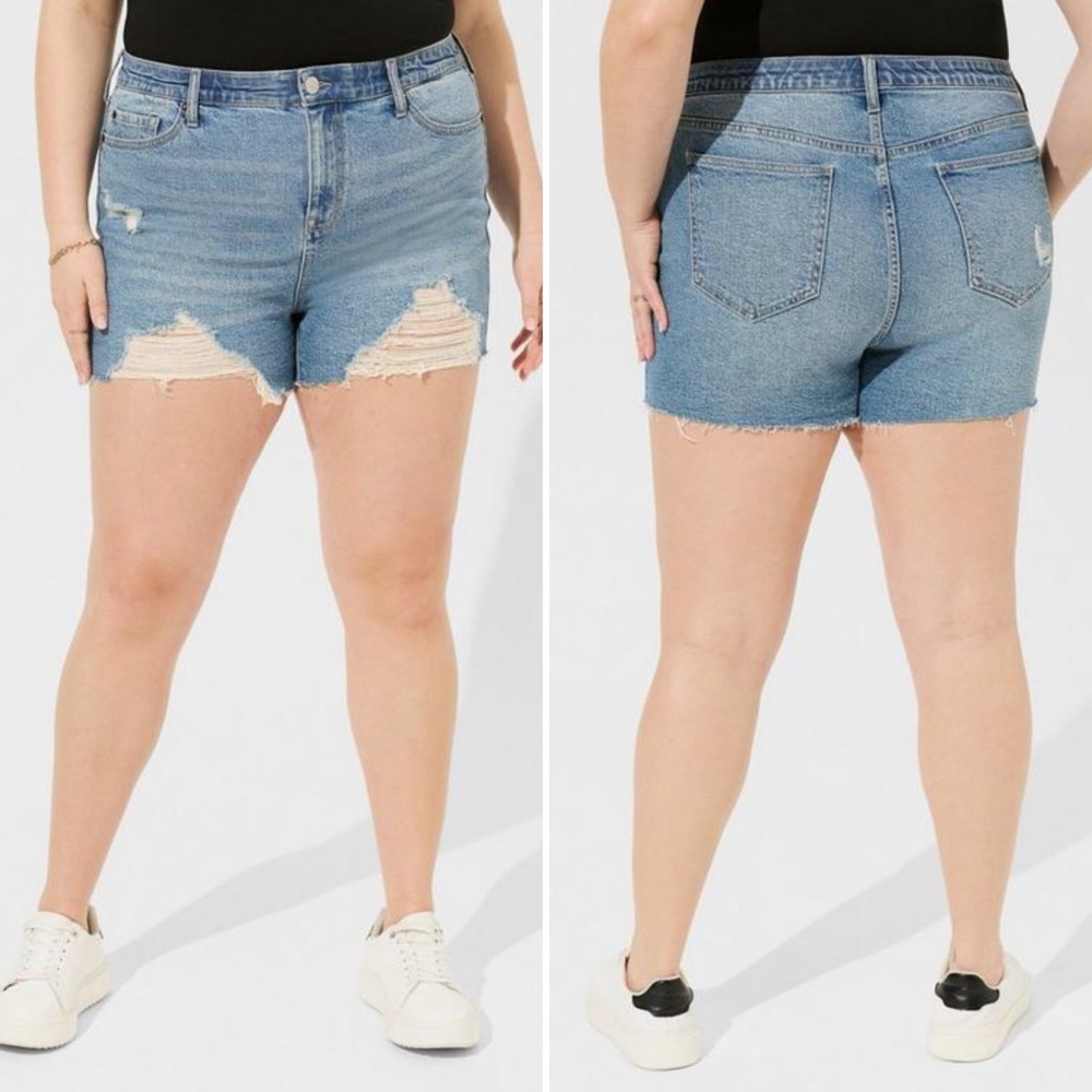 TORRID High Rise Distressed Medium Wash 3.5” Denim Short Size 22